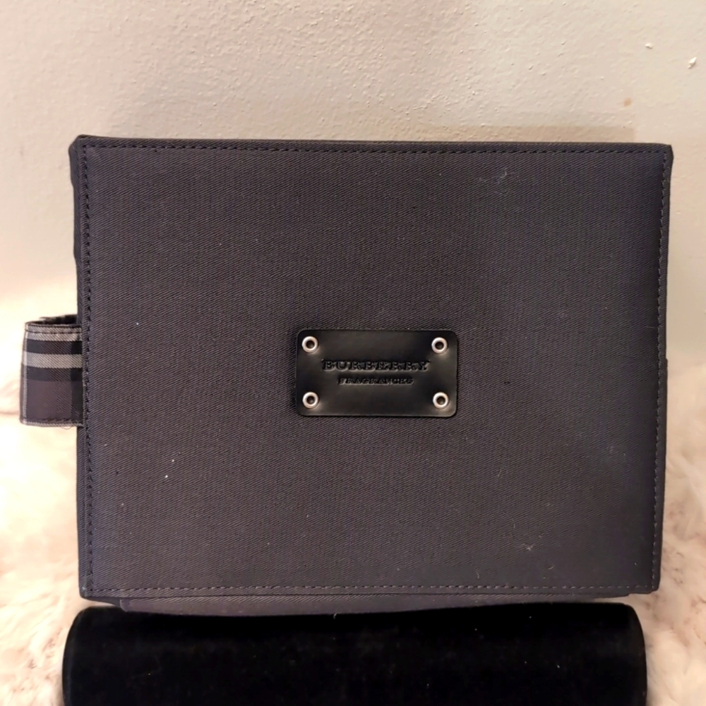 Burberry| Grey Toiletries and Perfume Travel Bag